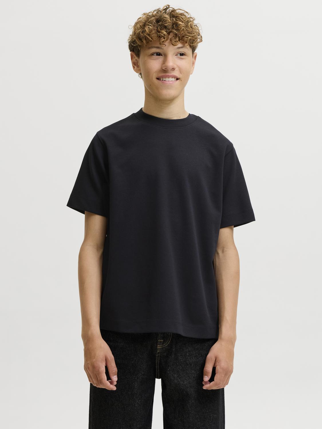 model_shot-front